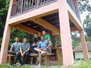 Selalu bersyukur kepada allah,berterimakasih tanpa henti,jadi diri sendiri dan selalu berbuat baik kepada sesama,barokallah amin..:)