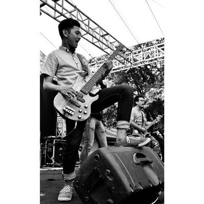 23.informatics techniques in Unissula || #musiclovers, #bassist :: learning in small time like carve in stone || 085341999390