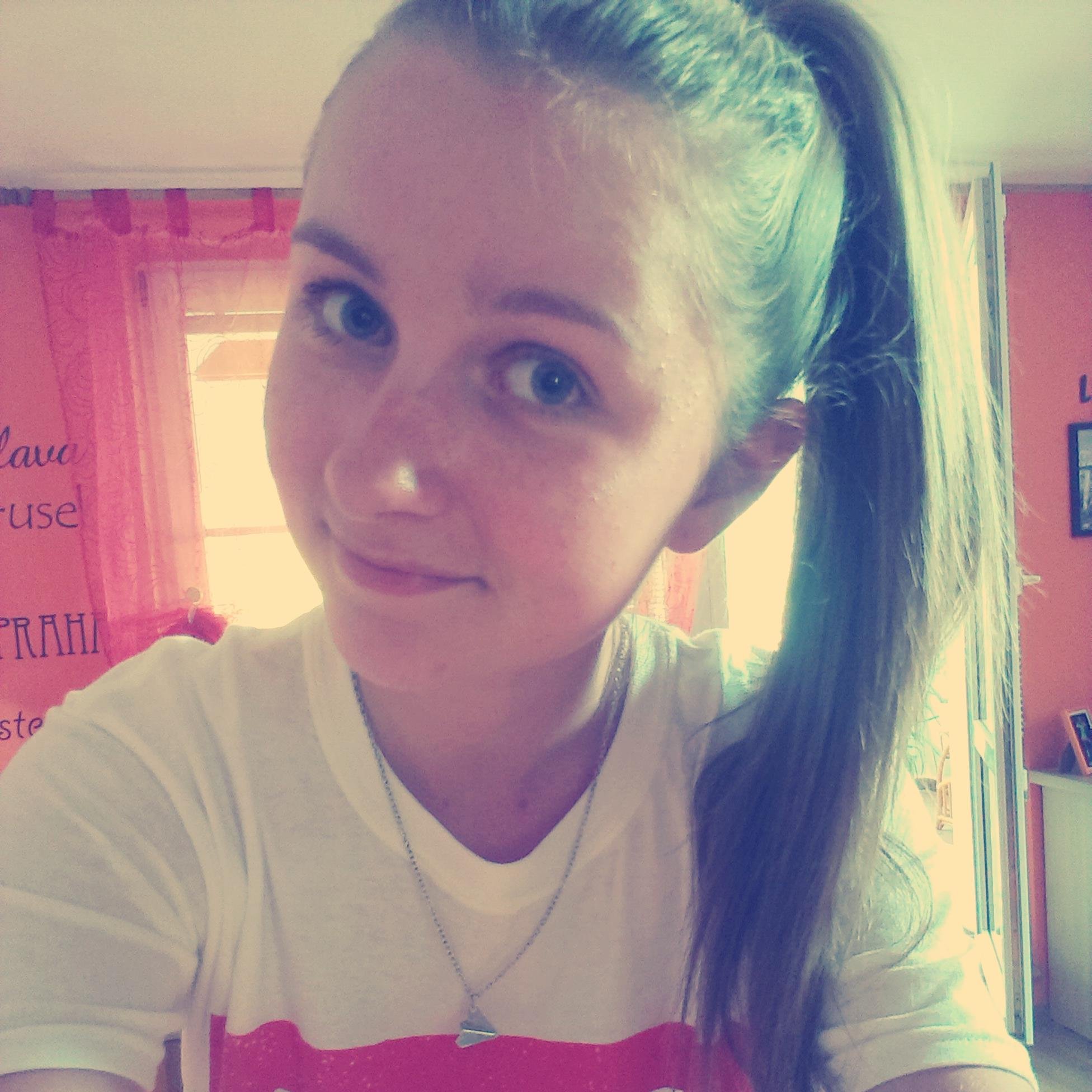 Mmonika31's profile picture. Hello!.. :)I´m from Slovakia.I am Monika. =) I am great fan of One Direction and I love them :) :)
Please follow me , follow you back =)
Thank U xx)