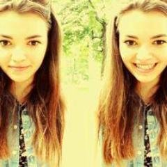 16| i'm just a normal girl who wants to be a disney princess ♚| spontaneous| immature!| follow back
