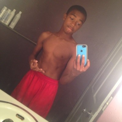 Im Aaron, 13, play video games, and love watching youtubers... and want to be one some day!! :D fav u tuber @Champchong