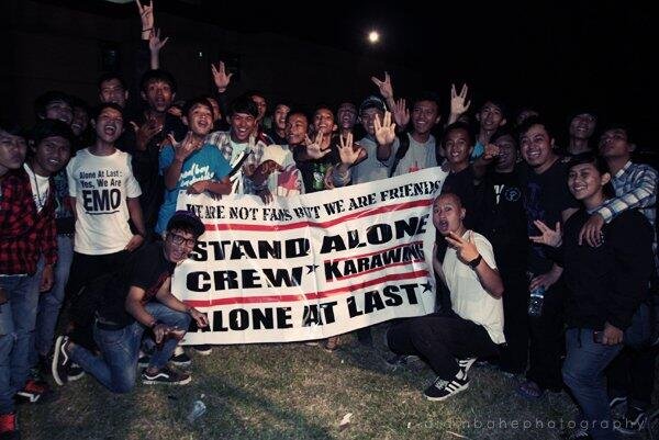 Official Twitter STAND ALONE CREW* KARAWANG | We Are Not Fans But We Are Friend's! Totally Support @Alone_At_Last http://t.co/uCCEuaWDtD