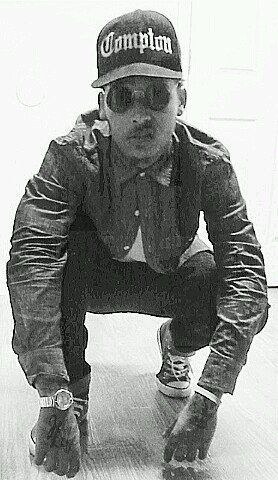 SwallowMyPoemz_'s profile picture. #WKU16    IG: sneakz_n_freakz