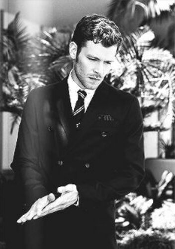 37. Ex-Slytherin. Si tu sangre no es pura no te acerques, si lo haces lo lamentarás. Patriarca de los Nott. Casado con Amelia, padre de Elizabeth.#FakesHP
