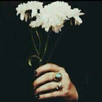يَ مَنْ تُحِبُّ سَعَادتيّ أحبُّكِ حَدّ الإكتفَاءِ. '♡♡