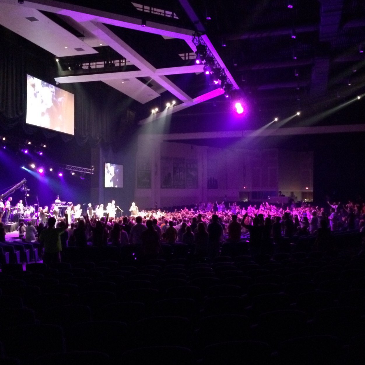 the_venu's profile picture. the VENU, led by Pastors Matt & Britnye Tidwell, is a meeting place to worship God and connect with other students, @ EWPC, Louisville, KY