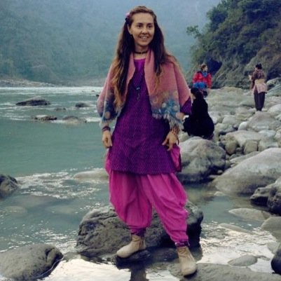 Eğitmen, Yazar, Gizemli Dişilik ve YogANA Kurucusu, Vipassana Meditasyon & Yoga Eğitmeni