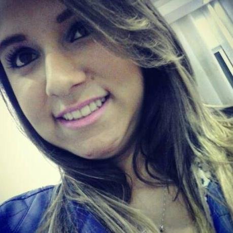 E no meio da tempestade, Deus manda o abraço sincero, o olhar que acolhe, as mãos que ajudam, para dizer: Estou com você, não desiste. '' Deus é fiel!