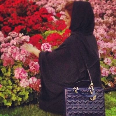 ‏‏لسٺُ أطيب ﺷخَص ۈلكن لاا أحبُ أن أكسّر ﺧخاطر أحد..               أتشرف بمتابعتكم لي♡