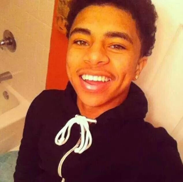 whatsup it's Nolen ~I'm Taken by my Queen @Bahjagotswagg//I love u~Big Sis: Desiree~Lil sis:Teyana~Daughtas:Follow me or nahh~