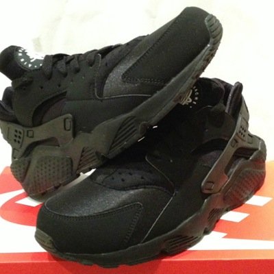 We sell the most exclusive colourways of all shoes starting from huaraches to air max,free runs and others
For enquiries please email Kscom3328@outlook.com