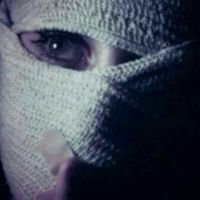 ‏يفداك قلبــي والغـلا والشرايين
وتفــداك روحــــي والمحبه تليها
ضميتك بقلبي و سكنّتك العيــن
ومن دون شوفك دنيتي ما أبيها..