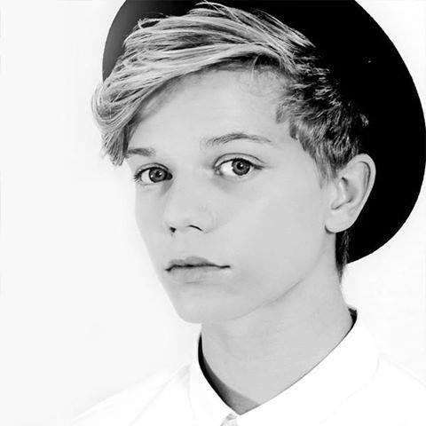 'The beautiful art of dreaming landed on planet Earth' Instagram: @ronanparke121 Love you all.