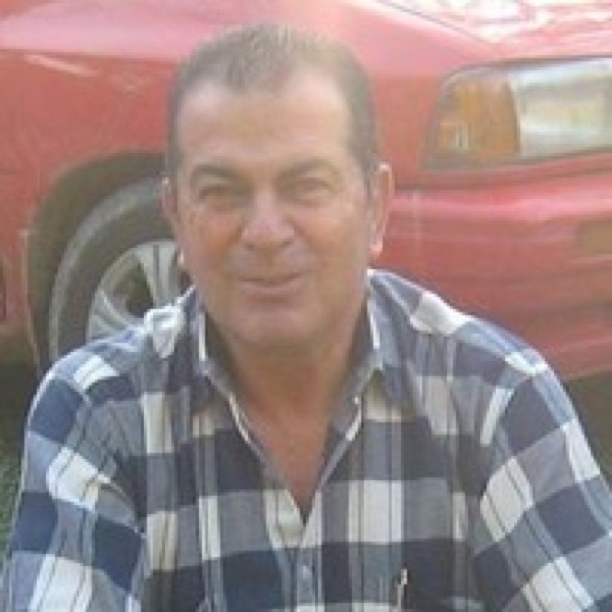 Afiliado al PRI.