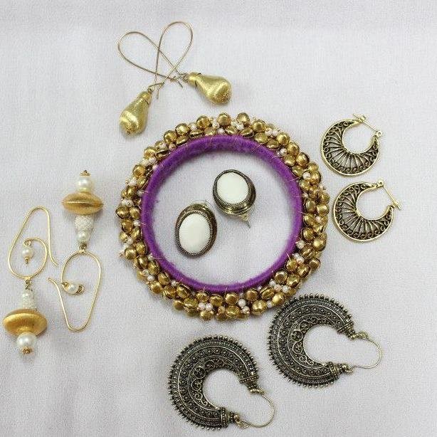 Finding your perfect piece of jewellery is an exhilarating and unique experience. 
Find your last moment yet perfect accessories with us :)