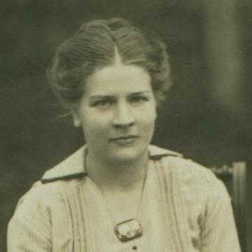 Historian and author, especially WW1; 
have 2000 letters and more stuff from a German family 1915-1918; currently search them for my diss.