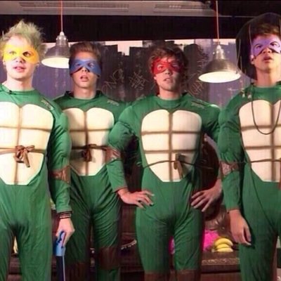 follow @caitlinray5sos bc she gave you this free follow xx