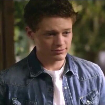 EmmettBSAB's profile picture. {Sign} Hey I'm Emmett! Deaf student at Carlton. [Photography] [Art] [Single] [Drummer] [Deaf]