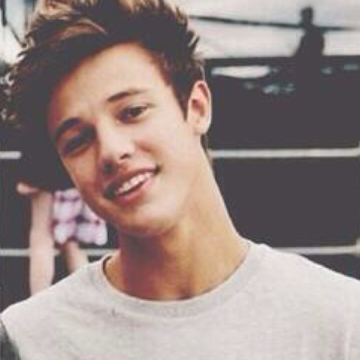 I love cameron dallas.