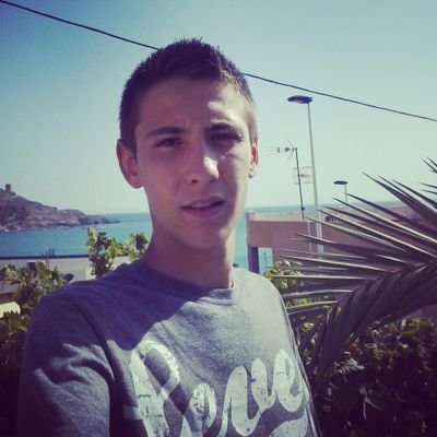 muy muy inpaciente , fumo y fumare llerva hasta esplotar , no me gusta esperar , solo tengo dos pasiones , la mgia y volver a los brazos de mi madre (L)