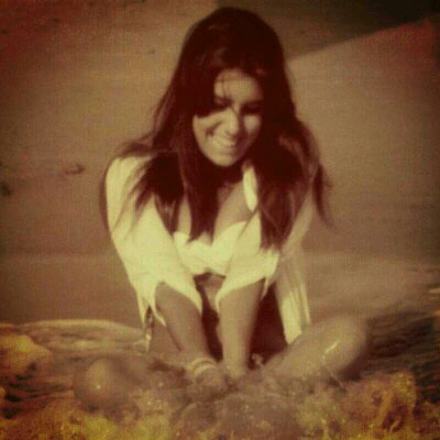 Ven, acercate. Dame un beso.