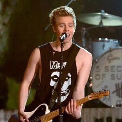 hi! 
 @punkcliffrxd 
gave you a free follow, so please follow her back! thanks and ily!