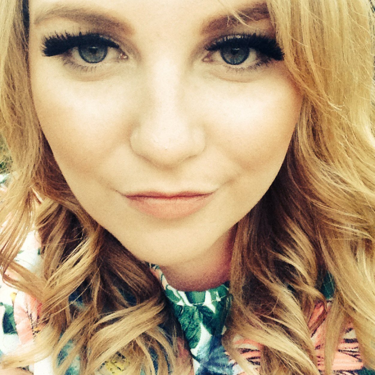 LaurrenDS's profile picture. Digital Media marketer, Lover of food, Comedy encourager, Office Politician, Cheese enthusiast, Facebooker, Curves campainer and blogger