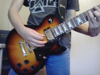 Amante del Rock n roll y del heavy metal. Mis aficiones: tocar la guitarra y escuchar musica.