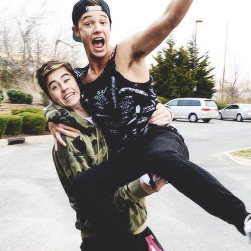 dain_Candy's profile picture. Love @DulceCandy87, @carlibybel, @laurenbeautyy, @shanigrimmond ♥
And of course my two fav boys @CameronDallas and @NashGrier!!♥