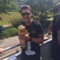 Louange K ÖZIL(@Louloubitch) 's Twitter Profile Photo