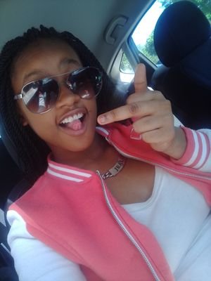 Im gorqeous dee pretty smile, play sports im all about appearance Follow me ill Follow back kik@Pinkyy__16 IG @Light_Skin_Killaa