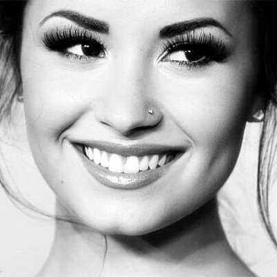 Demi is queen LOVATICFORLIFE✌