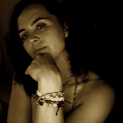 Politóloga, lectora empedernida... Me apasiona intentar entender el mundo en el que vivimos y a quienes lo habitamos.