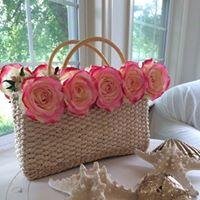 Betty Ellen Handbags are custom made to fit each personality, from preppy to elegant.