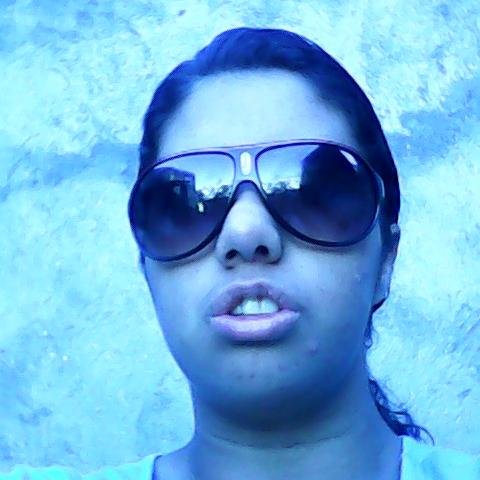 Sou uma pessoa sincera,sensível e simpática.