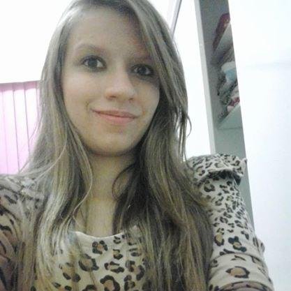 você esta na sombra do olhar  tentei te encontrar mais nada além de mim ...♪. ♪.