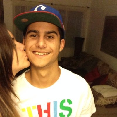 “Felicidade é poder estar com quem você gosta em algum lugar.”