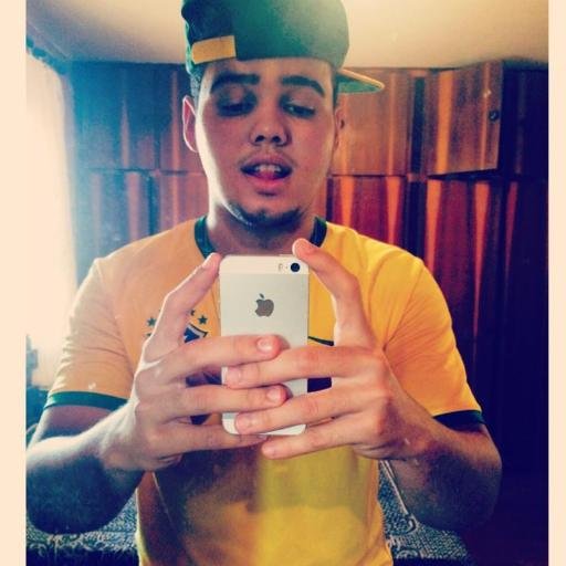 17 anos , #Flamenguista, Jogo futsal, Gosto de jogar PS3 !' Deus ' Se quiser saber mais, segue ai ;)