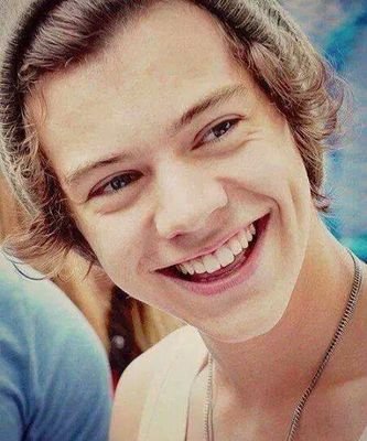 Ho il tuo sorriso incastrato tra gli occhi.