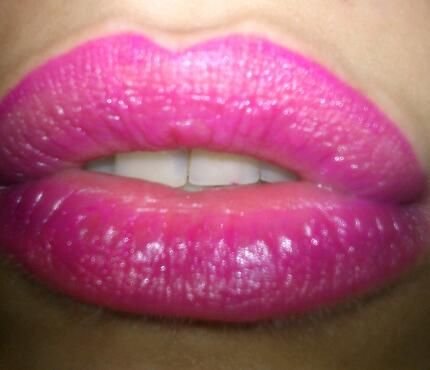 nestabilna_'s profile picture. drustveno neprilagodjena, emotivno osakacena, dusevno nestabilna.