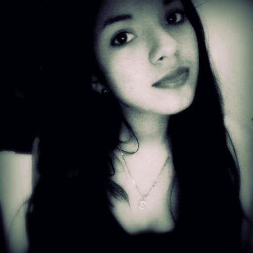 soy rockera, me gustan los videojuegos, y me encanta dormir *w*