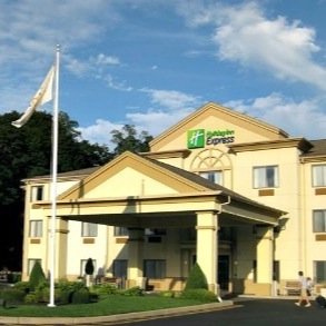 Come stay with us at the Holiday Inn Express Middletown. Minutes away from historic downtown Newport, Beaches, The Newport Mansions and Restaurants.