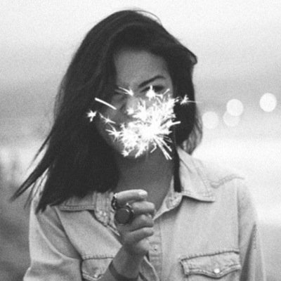 Lifeofa_BFF's profile picture. A brunette and a blonde with an inseparable bond