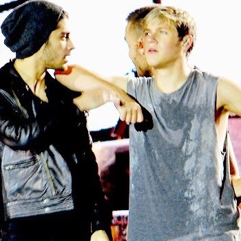 Srry account change bc one direction
@simplynrry