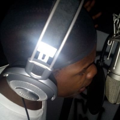 I'm jus a young nigga tryna make it