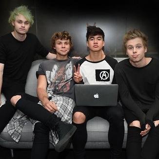 Hi! I'm Gianna and this is my twitter dedicated to 5SOS!