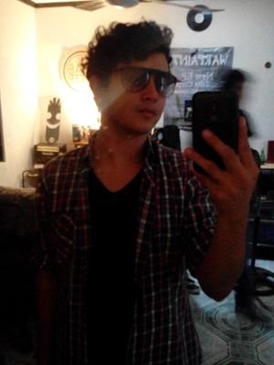 Estudiante de Contaduría y Músico Canta Autor, Totalmente Distraído, Infantil y Humilde Pensador con Personalidad Adictiva y Fuertemente SARCÁSTICO.