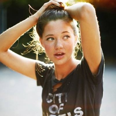 Hii !! My name is Savannah Lyndon i hate fake people and i hate how people pretend be me! follow me and follow my cousin @XimenaLyndon98
Lot of love!❤️