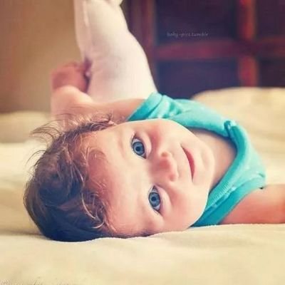 ‏لايهمني : شكلكْ . . أهلك . . لون بشرتك . . عمرك . . منصبك . . و لا أموالك . . !! تهمني : [ شخصيتك و عقليتك و أخلاقک ] و على هذا الأساس . . ~ . . .  سأحتَــرمك
