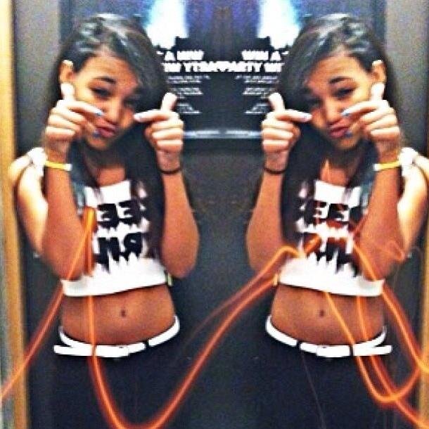 YEA IK IM RAWW AINT GONNAT BRAG ABOUT IT YEA IM SINGLE$$ JUST HMU IF U WANNA KNOE MORE ABOUT DIS CHICK